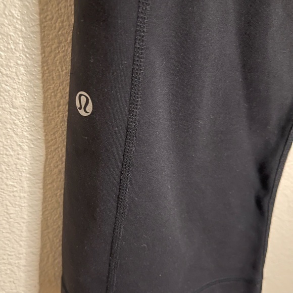 Lululemon Cropped Reversible Leggings size 2 - Picture 7 of 8